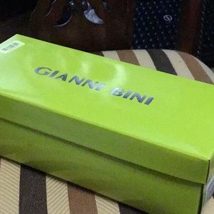 Gianni Bini Flats size 9